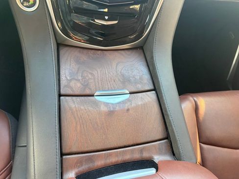 Used 2020 Cadillac Escalade Premium Luxury image 33