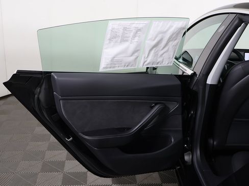 Used 2019 Tesla Model 3 Standard Range Plus image 23