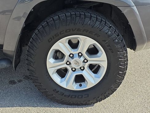 Used 2022 Toyota 4Runner SR5 Premium w/ Moonroof Package AWD/4WD image 29