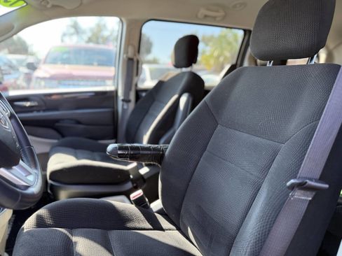 Used 2015 Dodge Grand Caravan SE w/ Quick Order Package 29E SE image 12