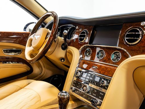 Used 2017 Bentley Mulsanne image 26