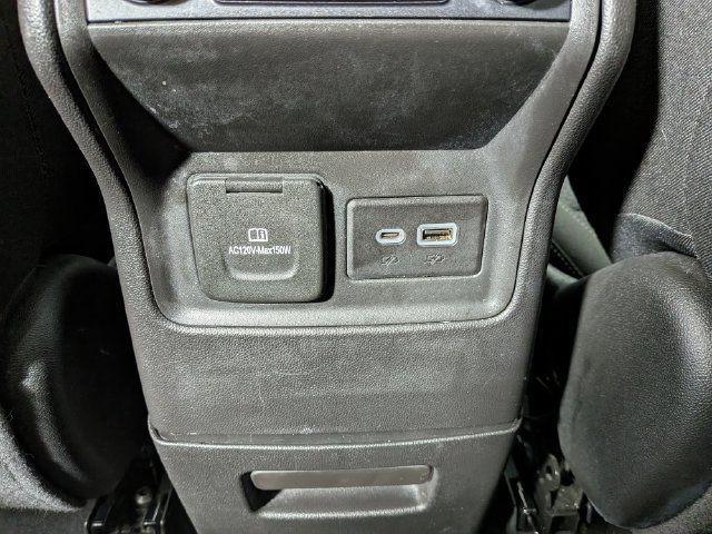Used 2022 GMC Acadia SLE w/ Driver Convenience Package FWD image 26