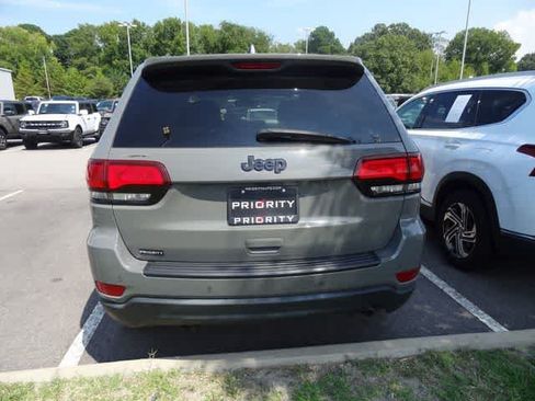 Used 2019 Jeep Grand Cherokee Laredo RWD image 5