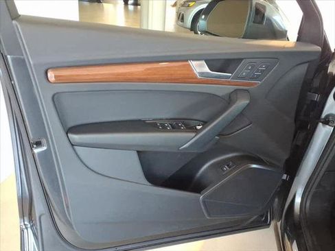 Certified 2023 Audi Q5 2.0T Premium w/ Convenience Package image 10