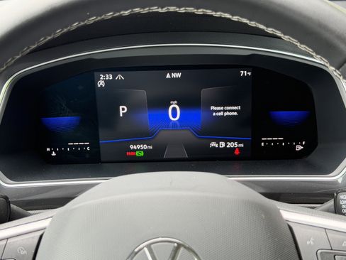 Used 2022 Volkswagen Tiguan SE AWD/4WD image 38