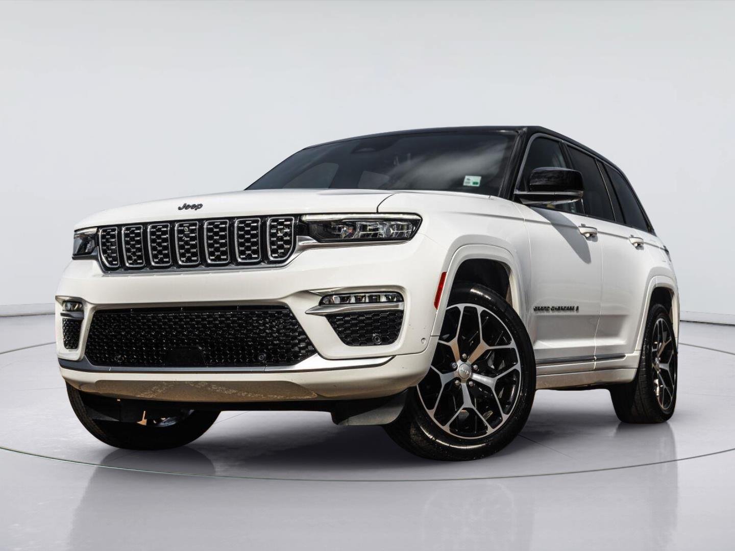 Used 2023 Jeep Grand Cherokee Summit AWD/4WD image 1