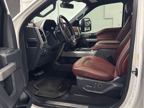 Used 2022 Ford F450 Platinum image 10