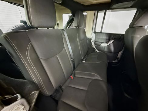 Used 2017 Jeep Wrangler Unlimited Sahara w/ Max Tow Package image 30