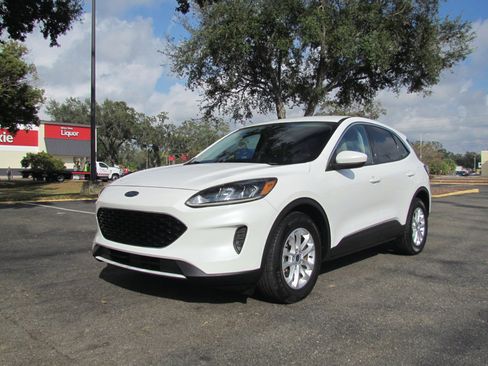 Used 2020 Ford Escape SE image 2