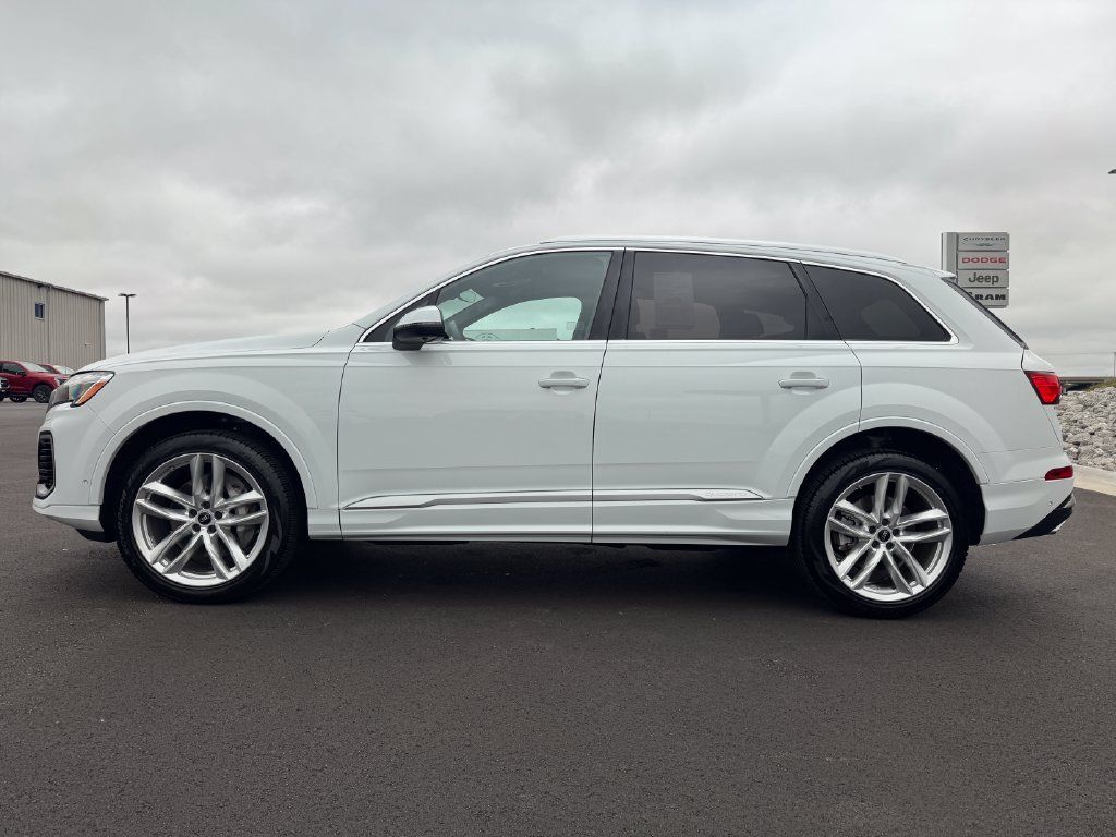 Used 2025 Audi Q7 3.0T Premium Plus AWD/4WD image 8