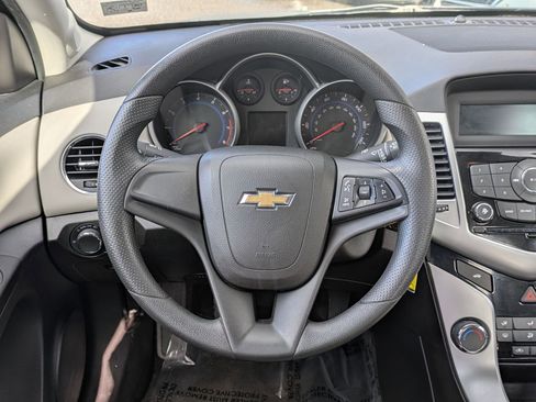 Used 2016 Chevrolet Cruze L image 16