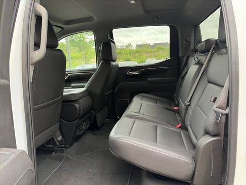Used 2025 GMC Sierra 1500 SLT RWD image 10
