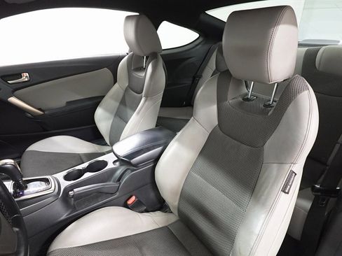 Used 2016 Hyundai Genesis 3.8 image 10