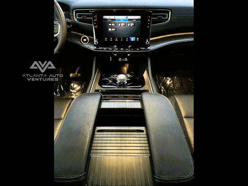 Used 2024 Jeep Wagoneer L Series II w/ Flexible Seating Group image 23