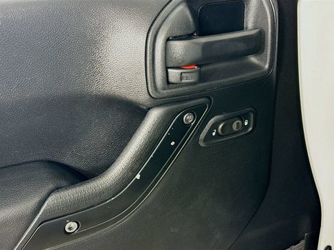 Used 2014 Jeep Wrangler Unlimited Sahara AWD/4WD image 18