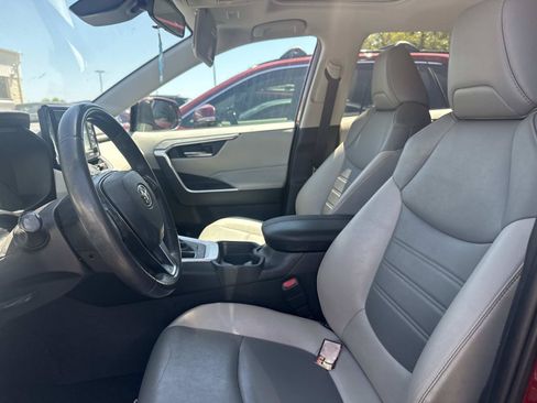 Used 2021 Toyota RAV4 XLE Premium FWD image 3