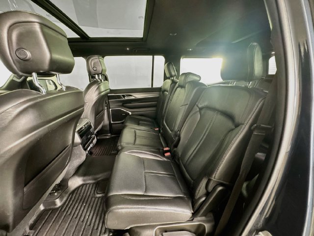 Used 2022 Jeep Wagoneer Series I AWD/4WD image 29
