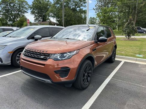 Used 2019 Land Rover Discovery Sport SE AWD/4WD image 3