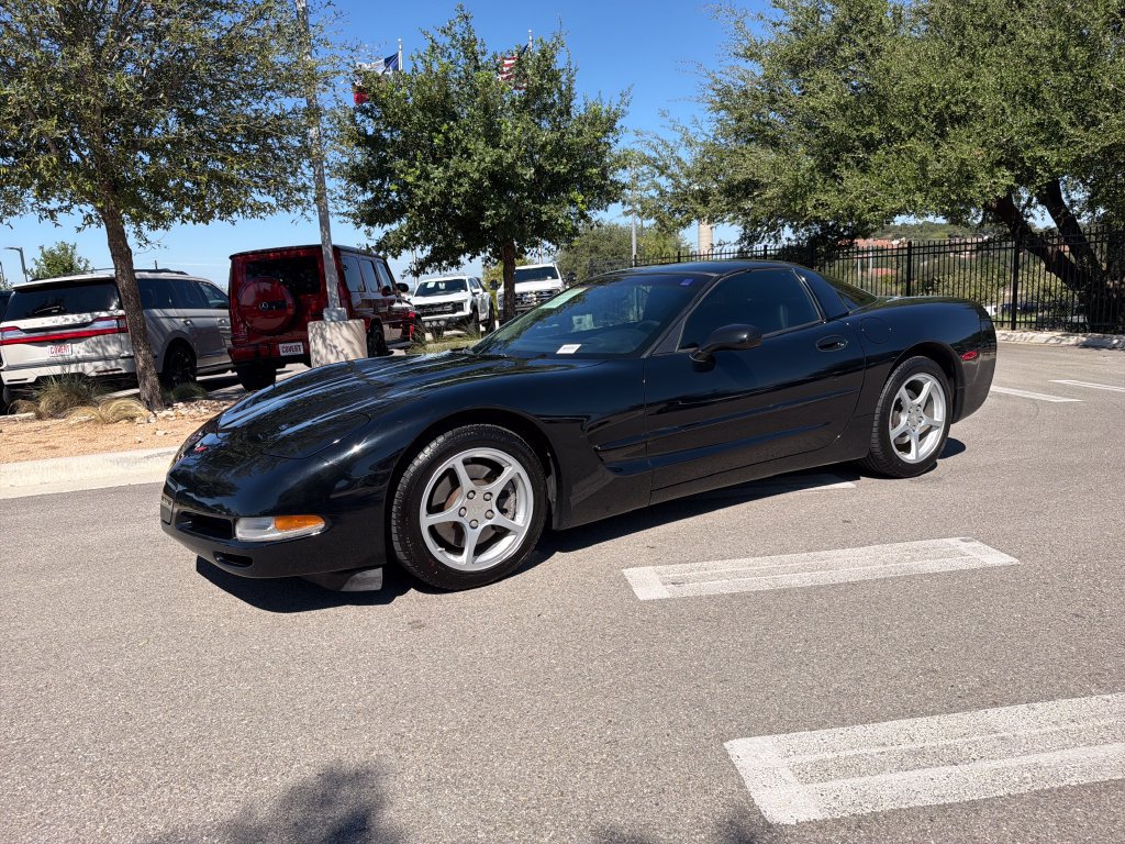 Used 2000 Chevrolet Corvette Coupe w/ Roof Pkg RWD image 3