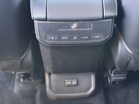 Used 2022 Toyota Highlander XLE image 29