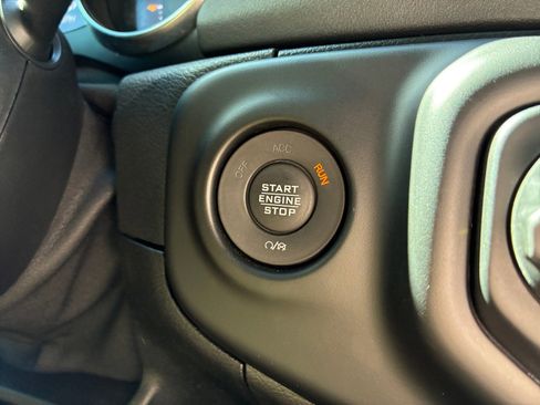 Used 2021 Jeep Wrangler Unlimited Sahara AWD/4WD image 29