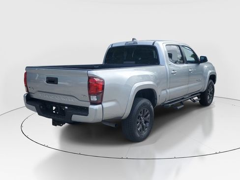 Used 2022 Toyota Tacoma SR5 w/ Technology Package image 7