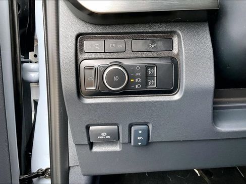 Used 2024 Ford F250 Lariat w/ Lariat Ultimate Package AWD/4WD image 32