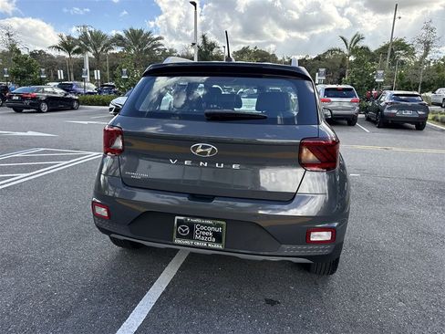 Used 2024 Hyundai Venue Limited image 26