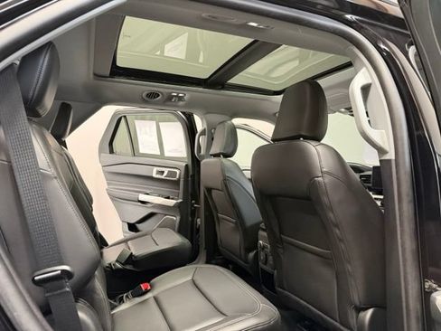 Used 2021 Ford Explorer XLT w/ Equipment Group 202A AWD/4WD image 28