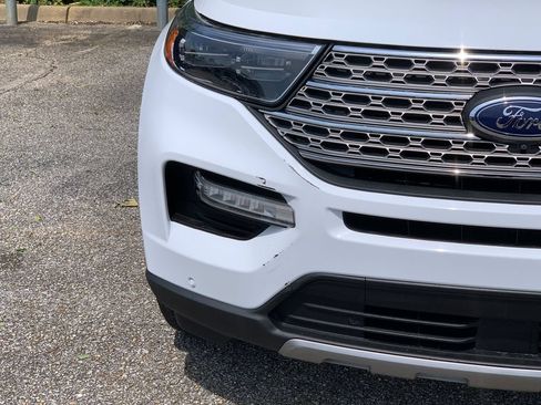 Used 2023 Ford Explorer Limited AWD/4WD image 4