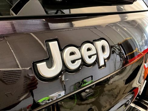 Used 2018 Jeep Grand Cherokee Limited AWD/4WD image 31