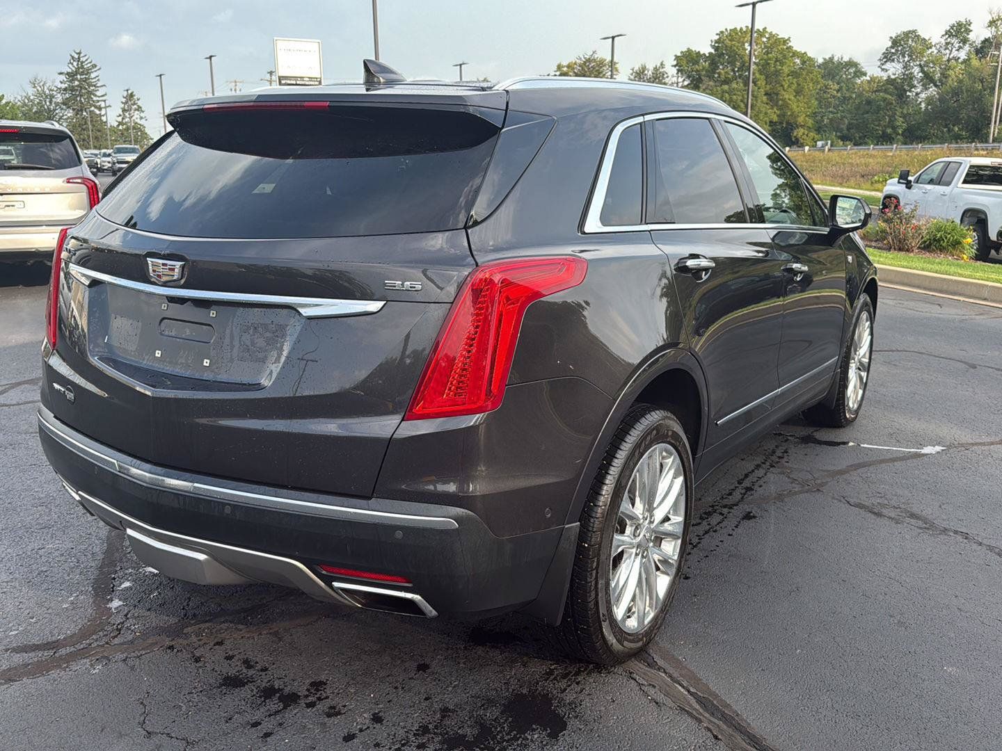 Used 2017 Cadillac XT5 Platinum w/ Driver Assist Package AWD/4WD image 5