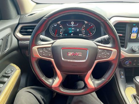 Used 2019 GMC Acadia Denali w/ Technology Package FWD image 11