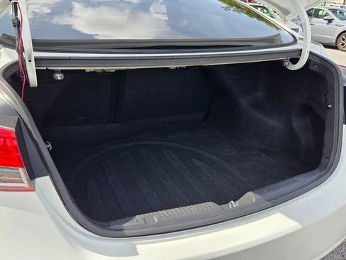 Used 2012 Hyundai Elantra GLS FWD image 11