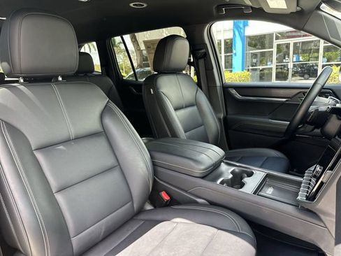 Used 2024 GMC Acadia Elevation image 30