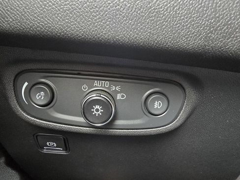 Used 2023 GMC Terrain SLT image 19