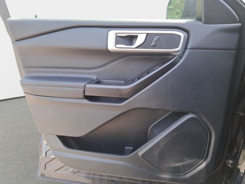 Used 2020 Ford Explorer XLT w/ Equipment Group 202A AWD/4WD image 26