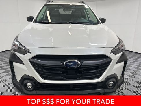 Used 2025 Subaru Outback Premium AWD/4WD image 2
