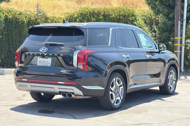 Used 2024 Hyundai Palisade Limited FWD image 4