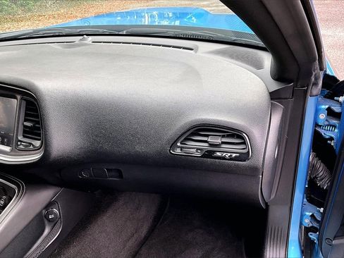 Used 2015 Dodge Challenger SRT image 21