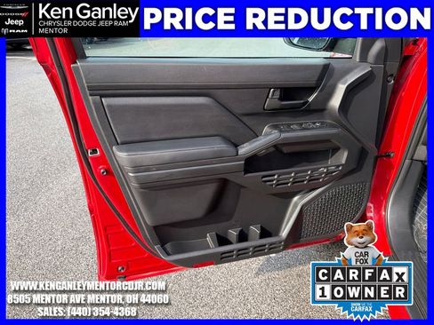 Used 2025 Toyota Tacoma SR image 10