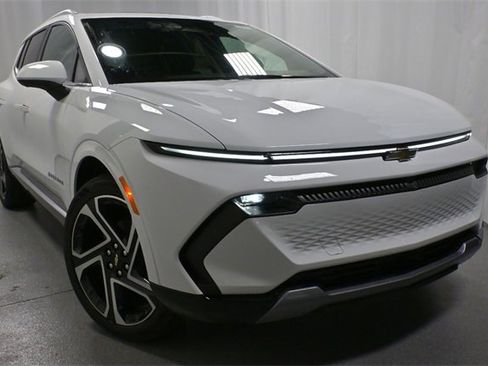 New 2026 Chevrolet Equinox EV LT image 2