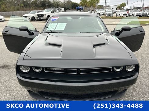 Used 2019 Dodge Challenger SXT image 34