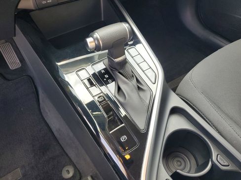 Used 2024 Kia Niro LX image 26