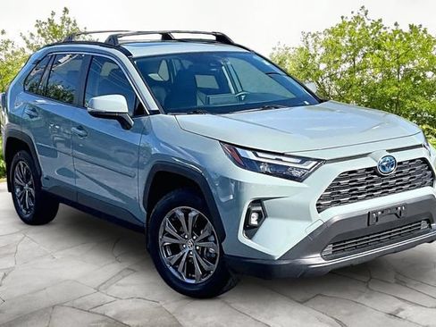 Used 2022 Toyota RAV4 XLE Premium AWD/4WD image 10