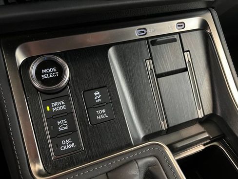 Used 2025 Lexus GX 550 w/ Accessory Package (32) AWD/4WD image 30