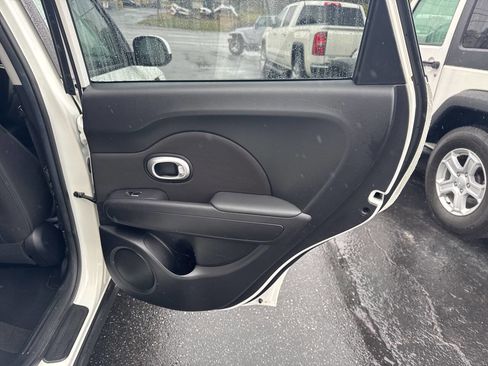 Used 2017 Kia Soul + image 21
