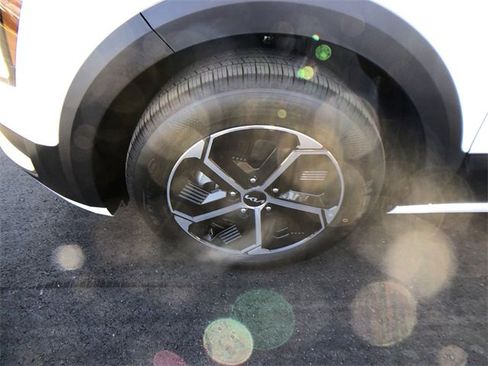 New 2025 Kia Niro EX image 10