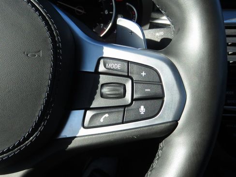 Used 2018 BMW M550i xDrive image 23