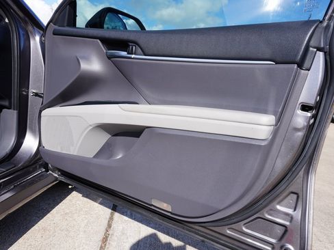 Used 2019 Toyota Camry LE image 22